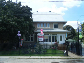 10th Avenue Guest House & Suites